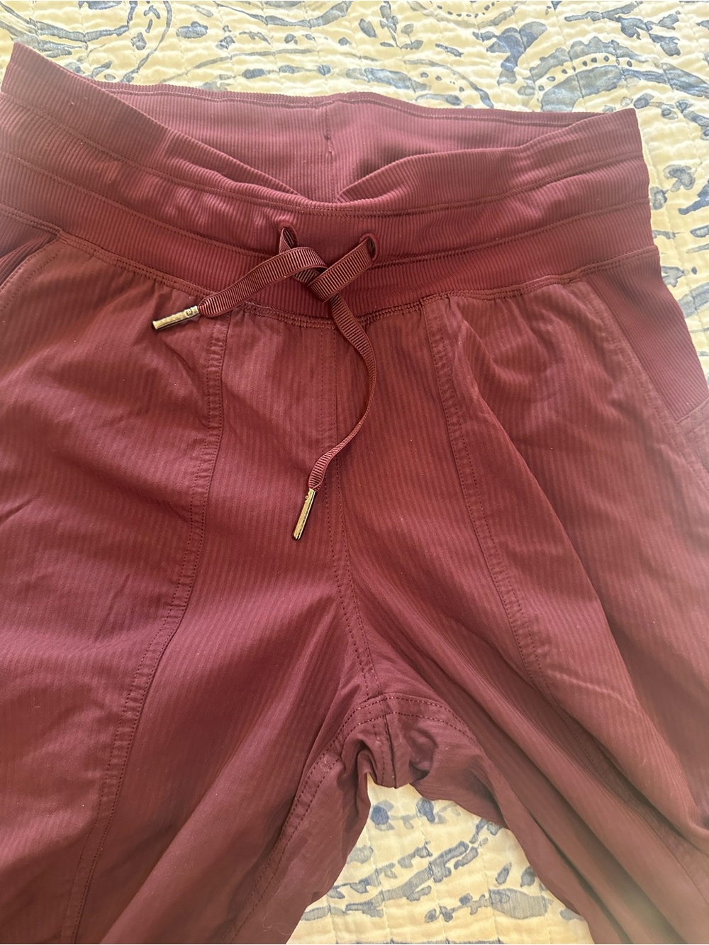 Lululemon Burgundy Maroon Dance Studio Joggers 2 EXC - Picture 6 of 9